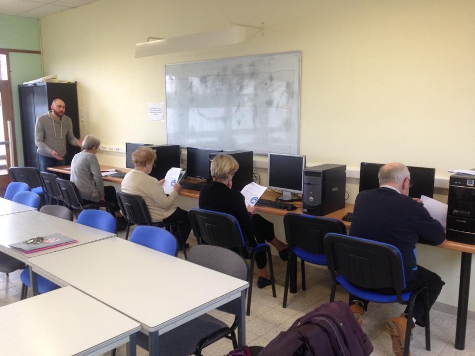 secteur adultes seniors atelier informatique grand débutant